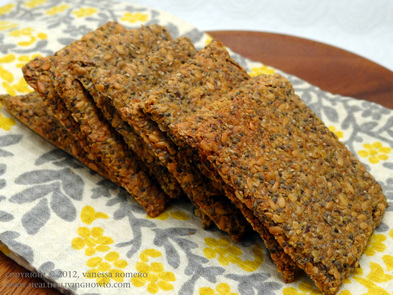 Chia Flax Crackers | healthylivinghowto.com