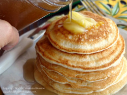 Dairy-Free Protein Pancakes with Reduced Sugar Syrup