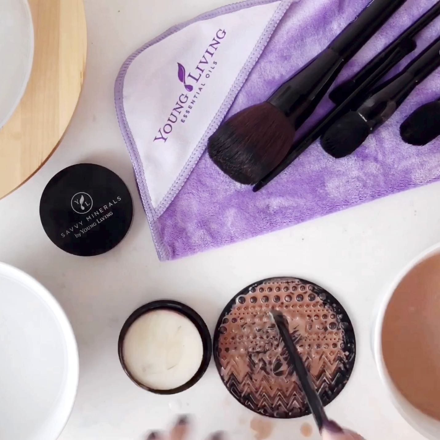 How To Clean Your Makeup Brushes | healthylivinghowto.com